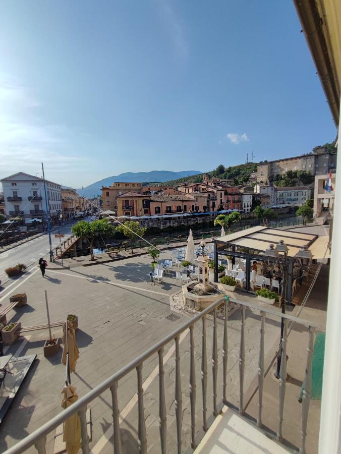 In Centro Rooms And Apartments Isola di Liri Bagian luar foto