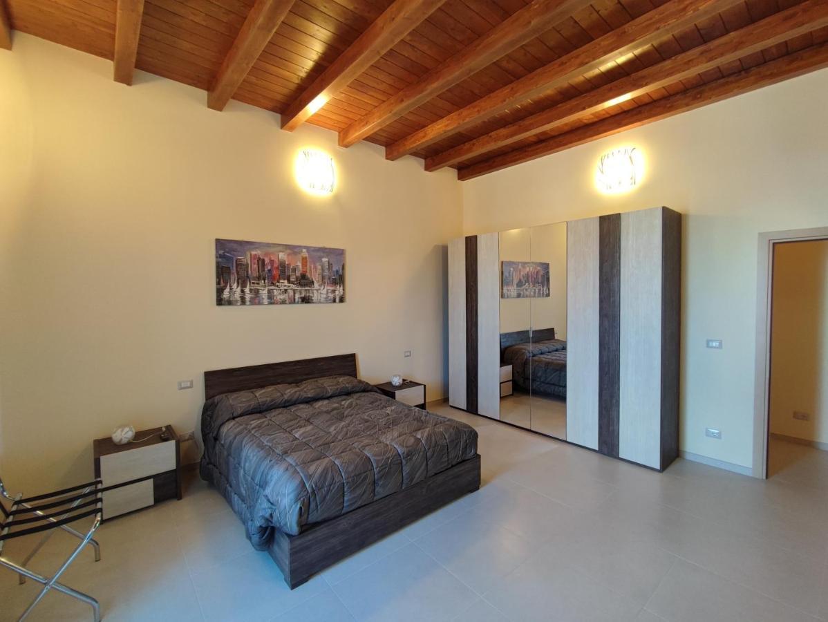 In Centro Rooms And Apartments Isola di Liri Bagian luar foto