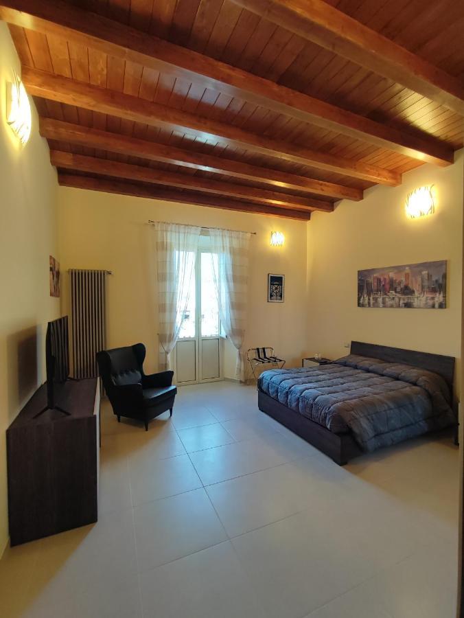 In Centro Rooms And Apartments Isola di Liri Bagian luar foto