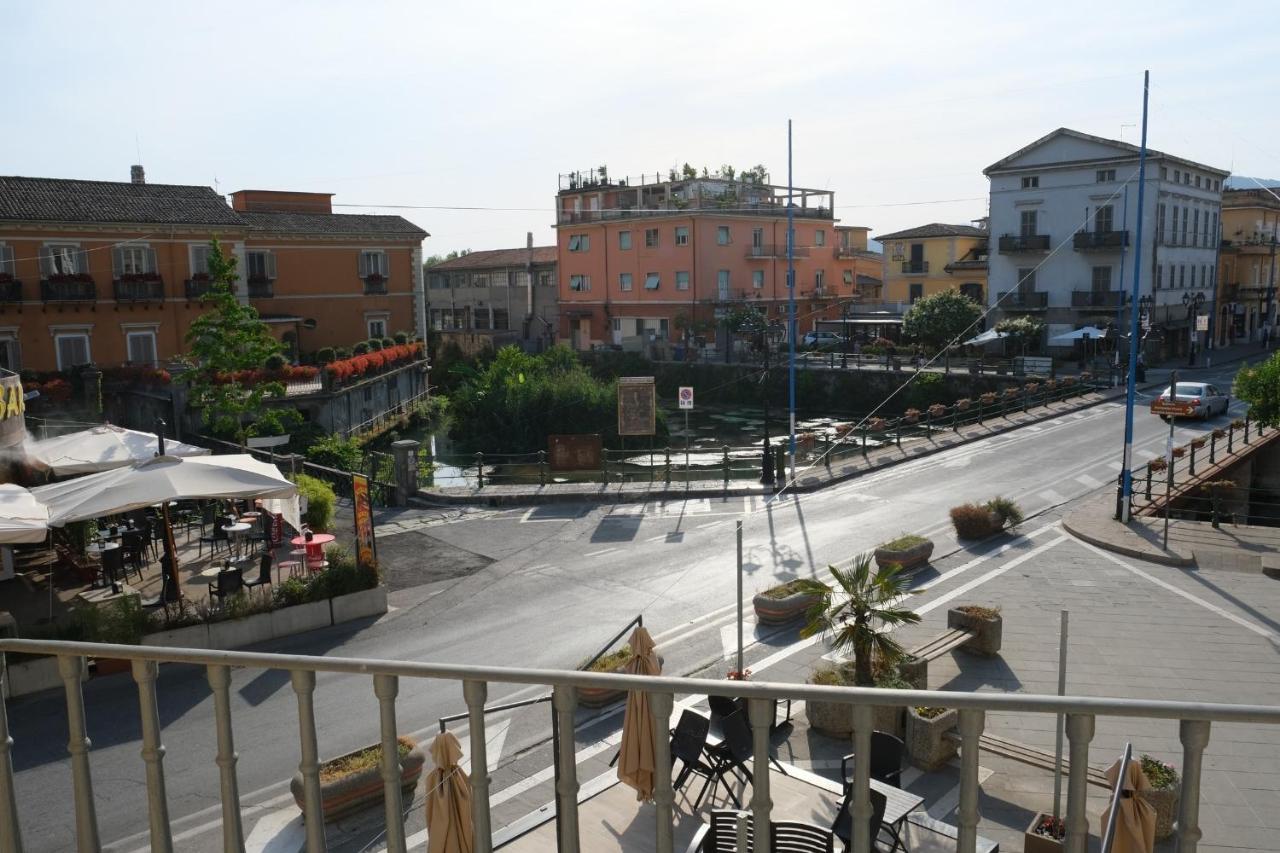 In Centro Rooms And Apartments Isola di Liri Bagian luar foto