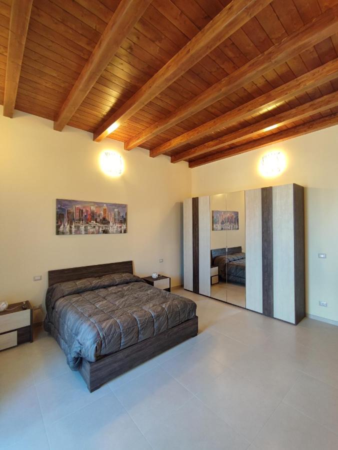 In Centro Rooms And Apartments Isola di Liri Bagian luar foto