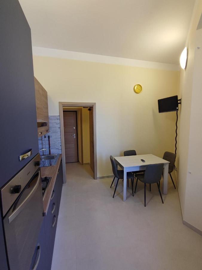 In Centro Rooms And Apartments Isola di Liri Bagian luar foto