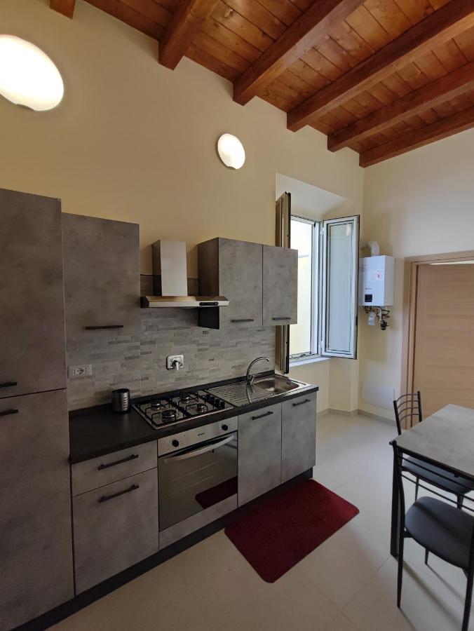 In Centro Rooms And Apartments Isola di Liri Bagian luar foto