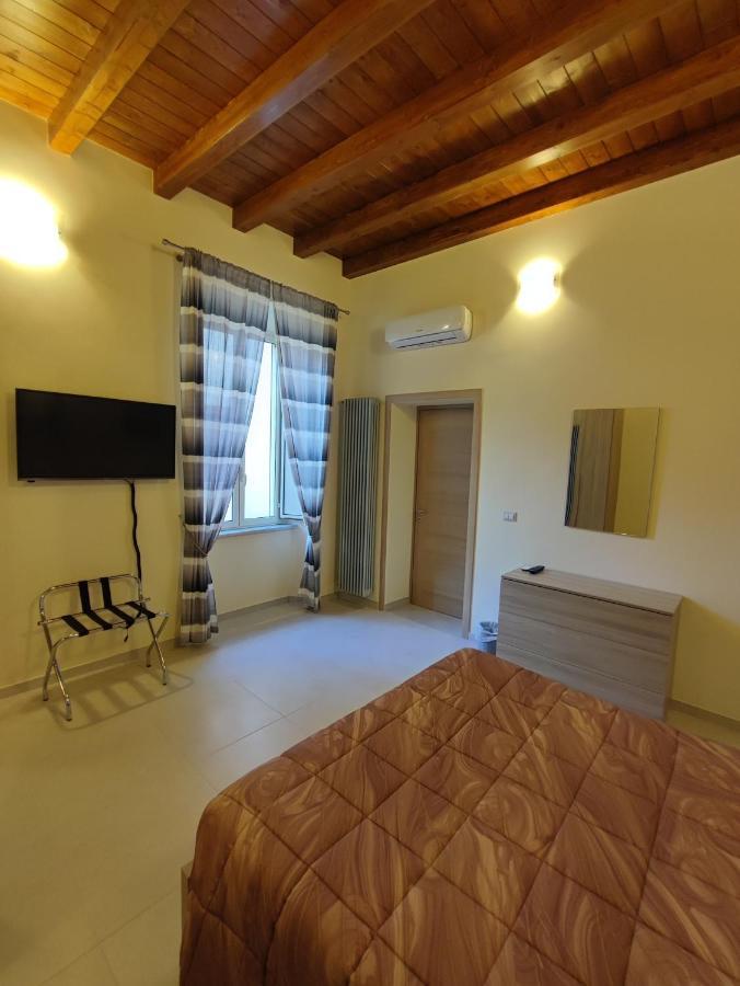 In Centro Rooms And Apartments Isola di Liri Bagian luar foto