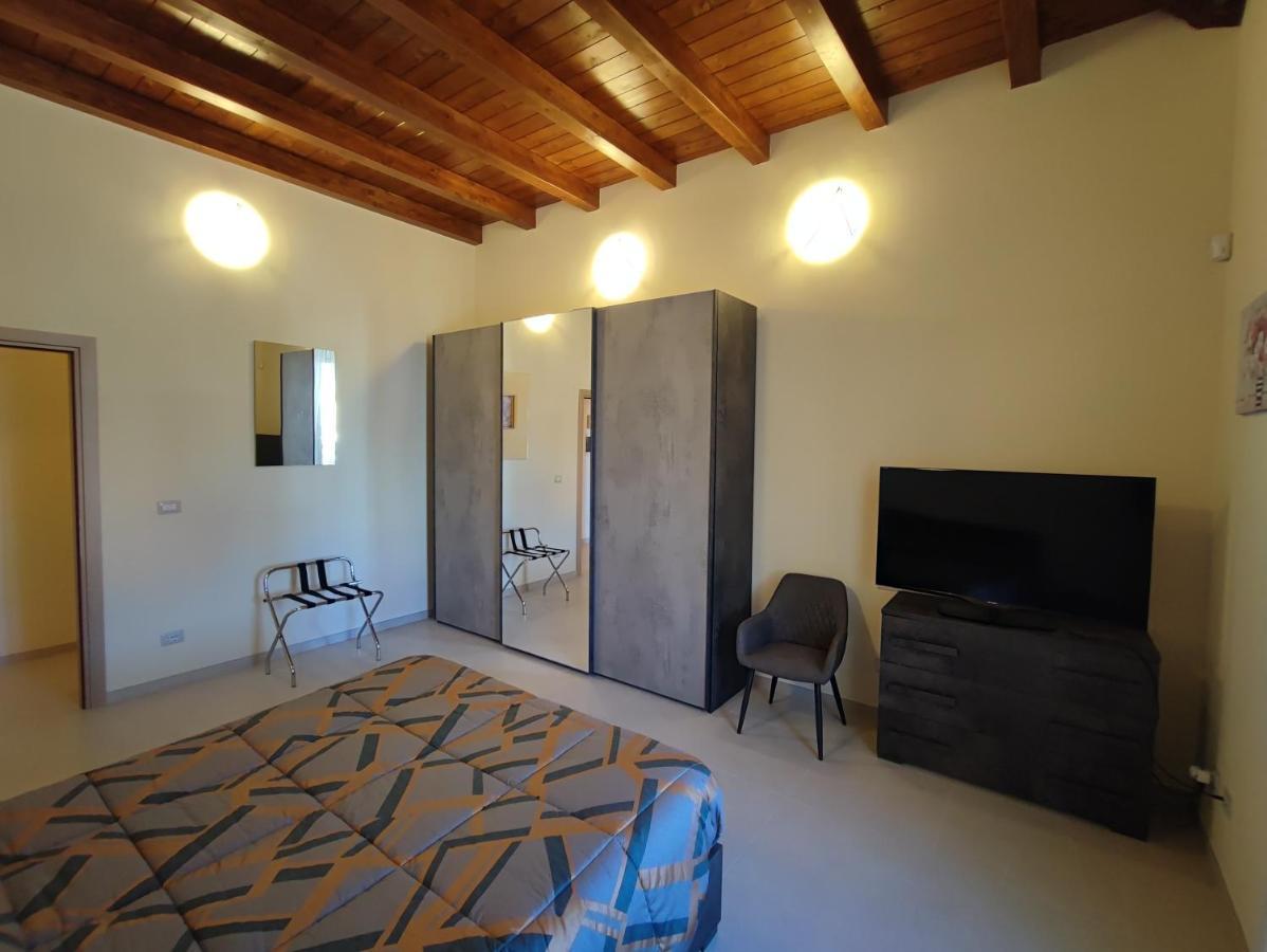 In Centro Rooms And Apartments Isola di Liri Bagian luar foto
