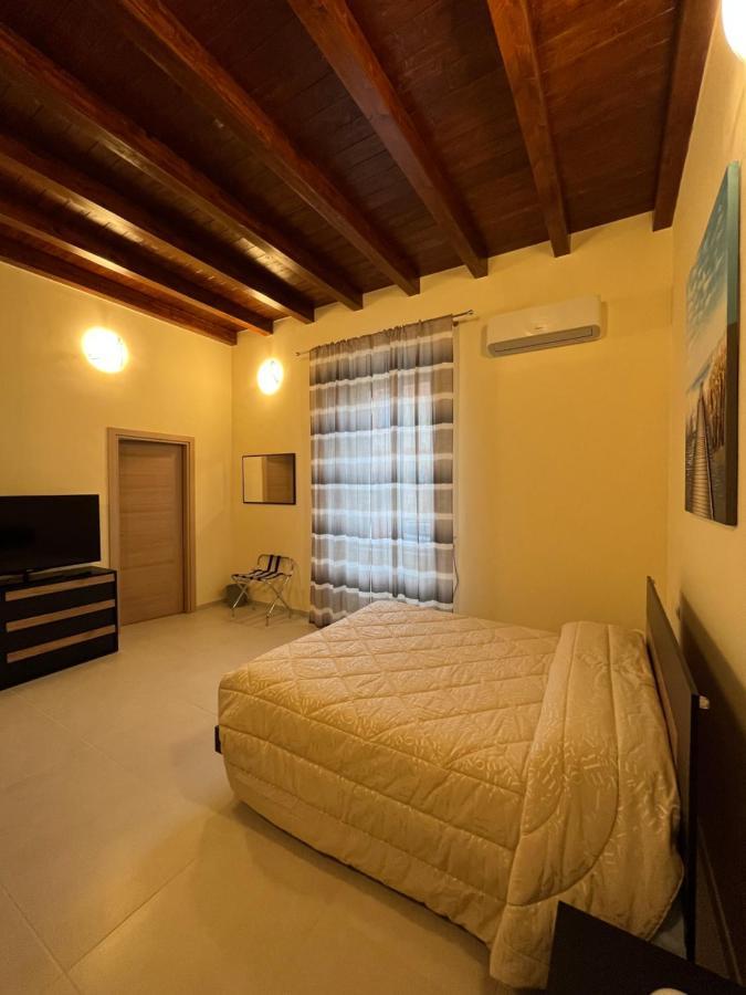 In Centro Rooms And Apartments Isola di Liri Bagian luar foto