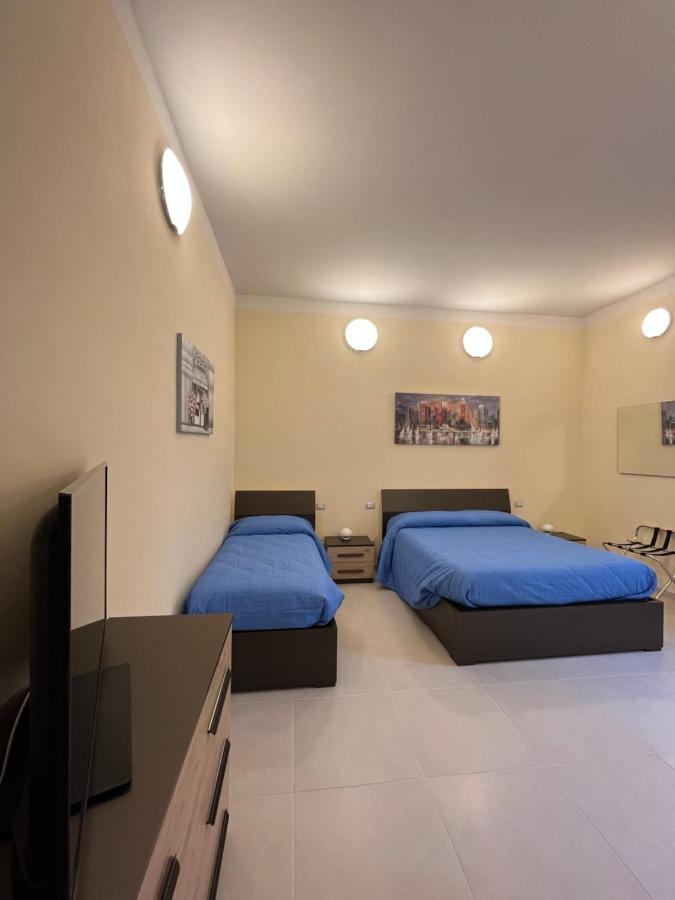 In Centro Rooms And Apartments Isola di Liri Bagian luar foto