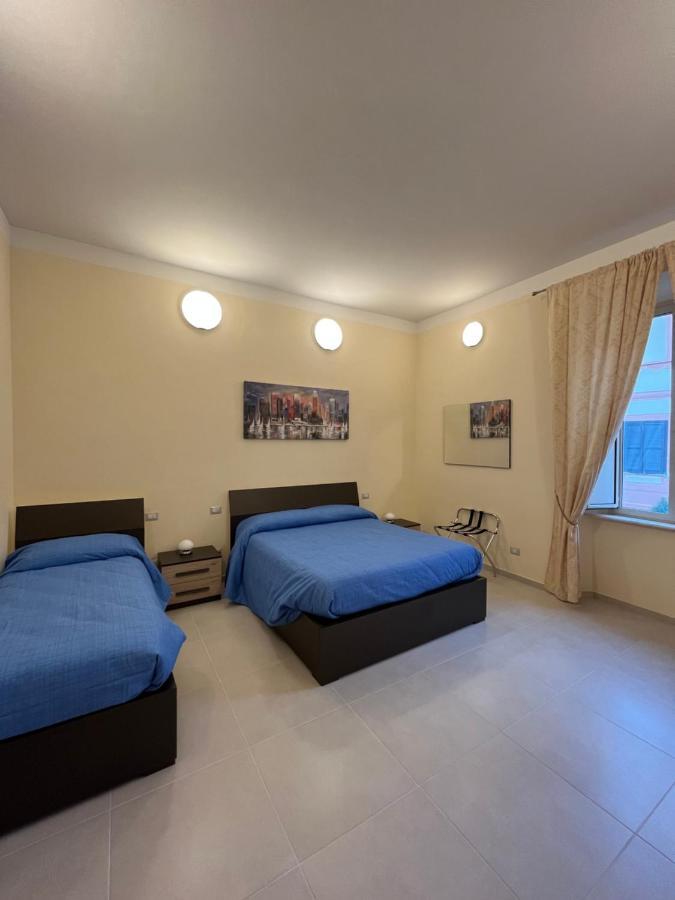 In Centro Rooms And Apartments Isola di Liri Bagian luar foto