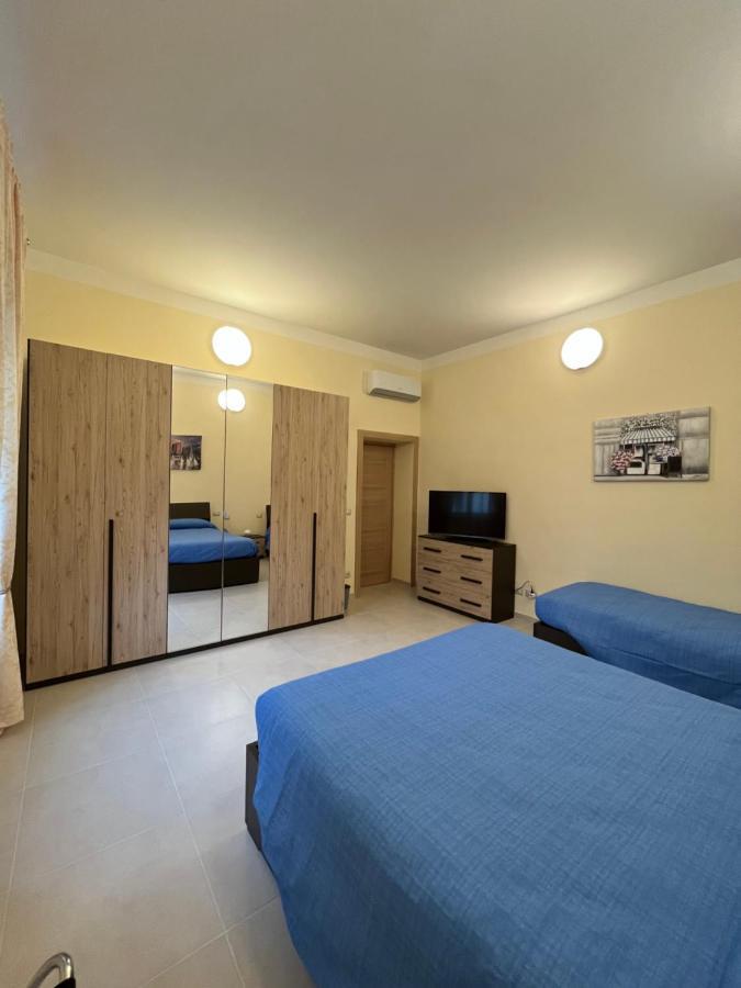In Centro Rooms And Apartments Isola di Liri Bagian luar foto