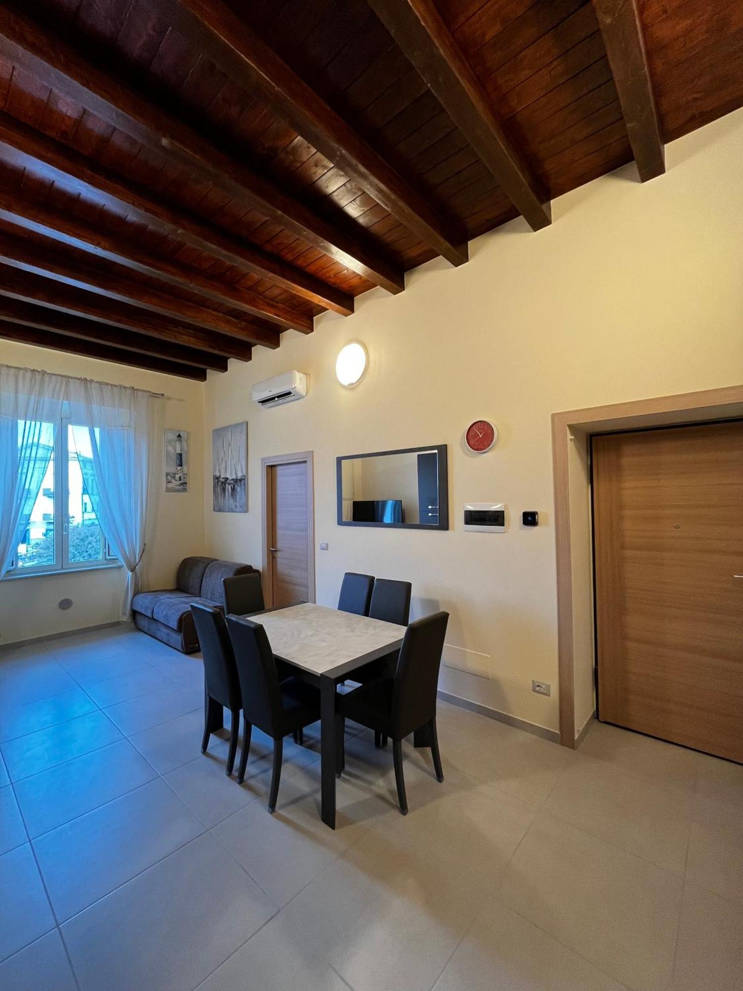 In Centro Rooms And Apartments Isola di Liri Bagian luar foto