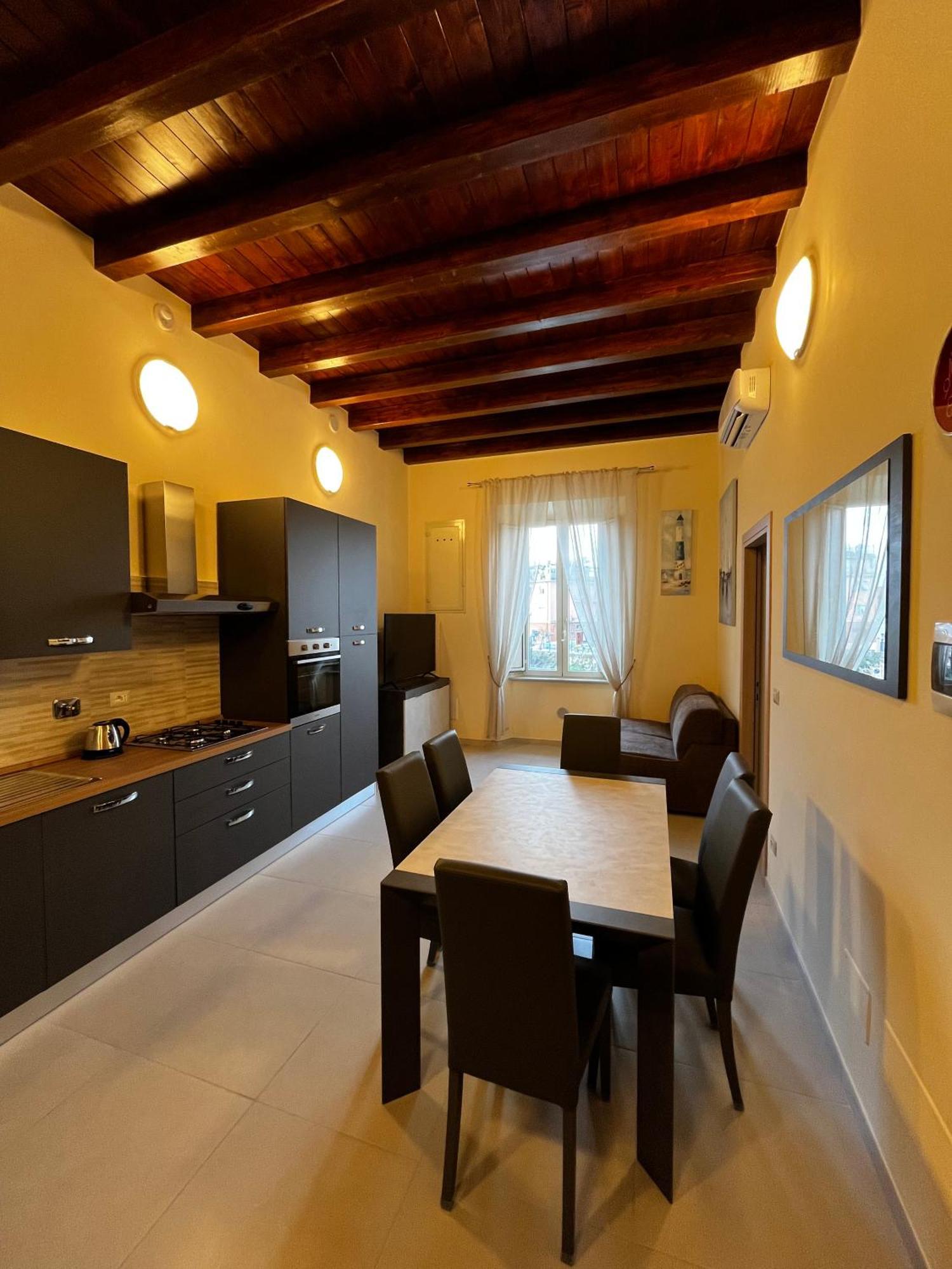 In Centro Rooms And Apartments Isola di Liri Bagian luar foto