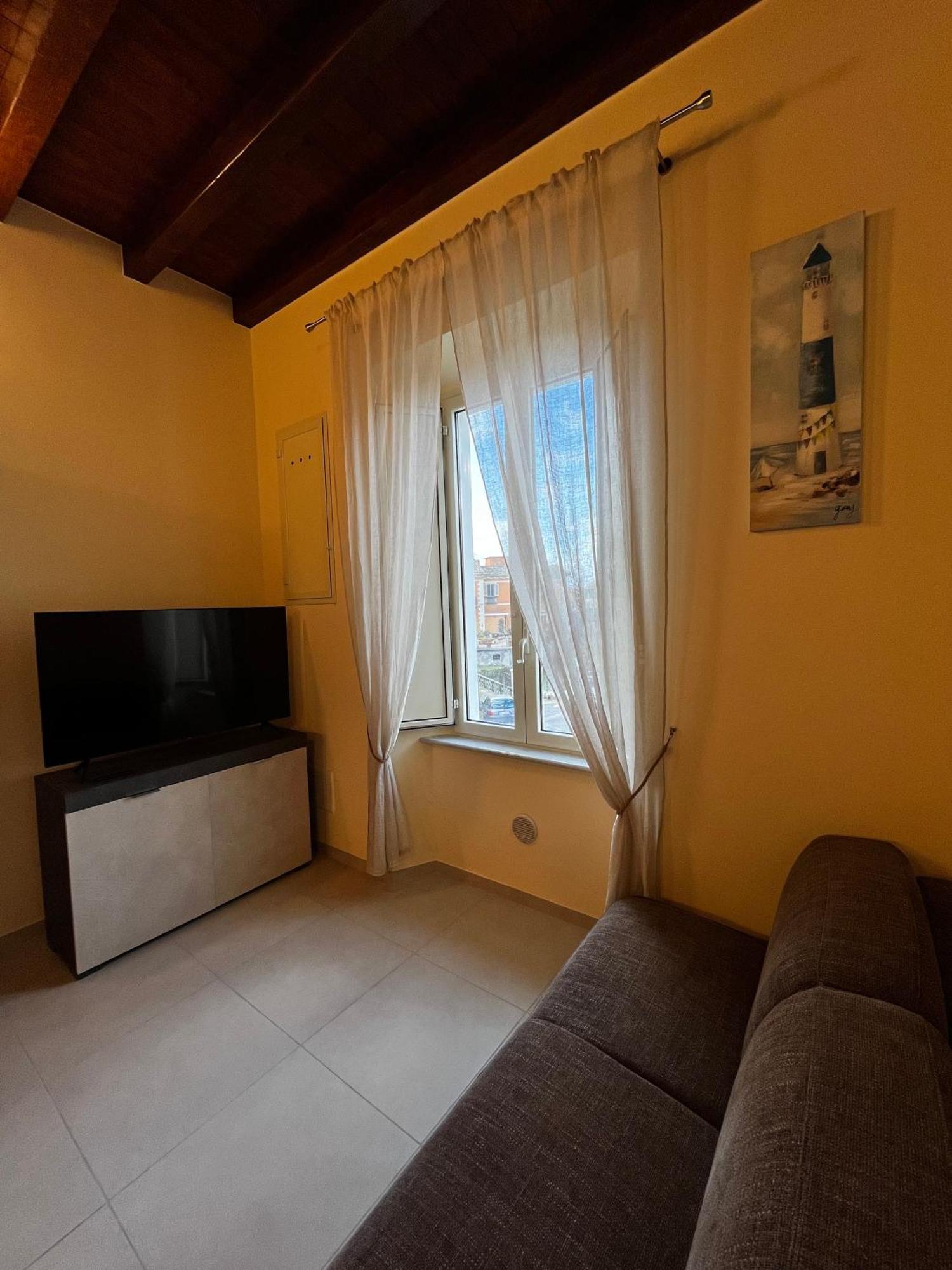 In Centro Rooms And Apartments Isola di Liri Bagian luar foto