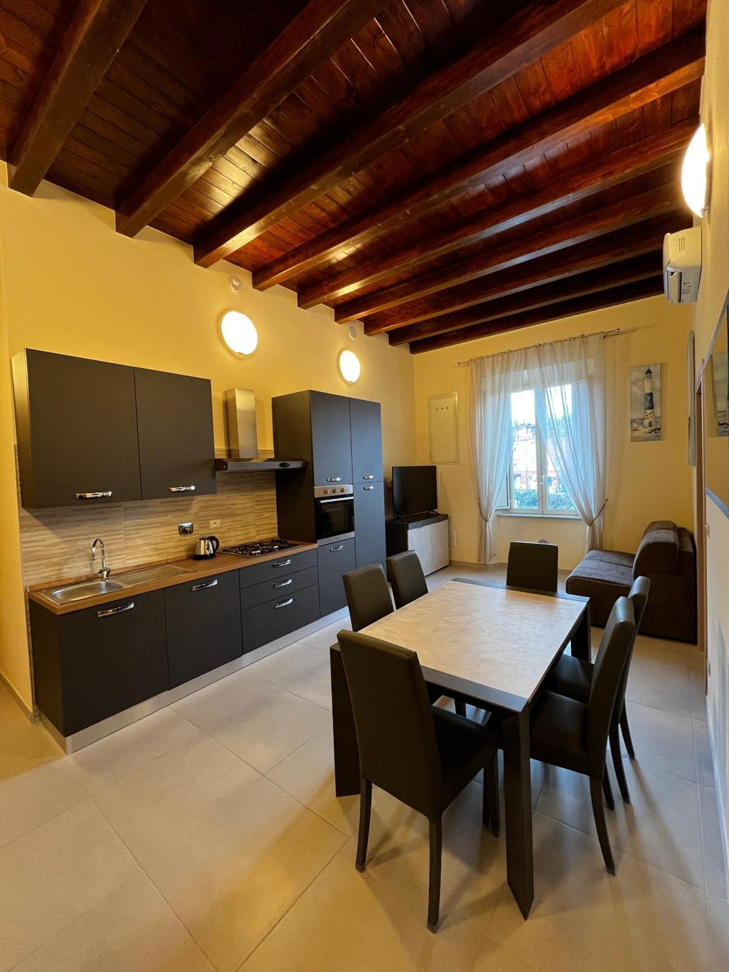 In Centro Rooms And Apartments Isola di Liri Bagian luar foto