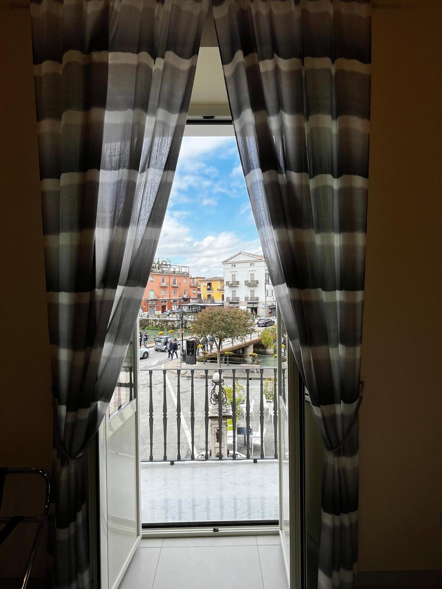 In Centro Rooms And Apartments Isola di Liri Bagian luar foto