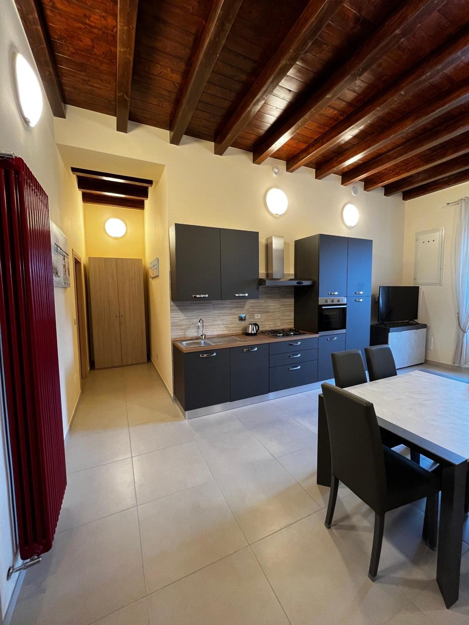 In Centro Rooms And Apartments Isola di Liri Bagian luar foto